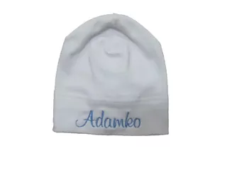Čiapka s výšivkou mena