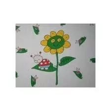 Plienková biela osuška s lienočkami  na zelených lístkoch veľká