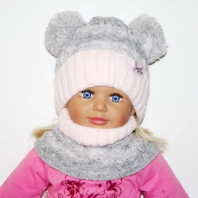 Zimná čiapka pletená s dvoma brmbolcami SMILE 1-2 ROKY