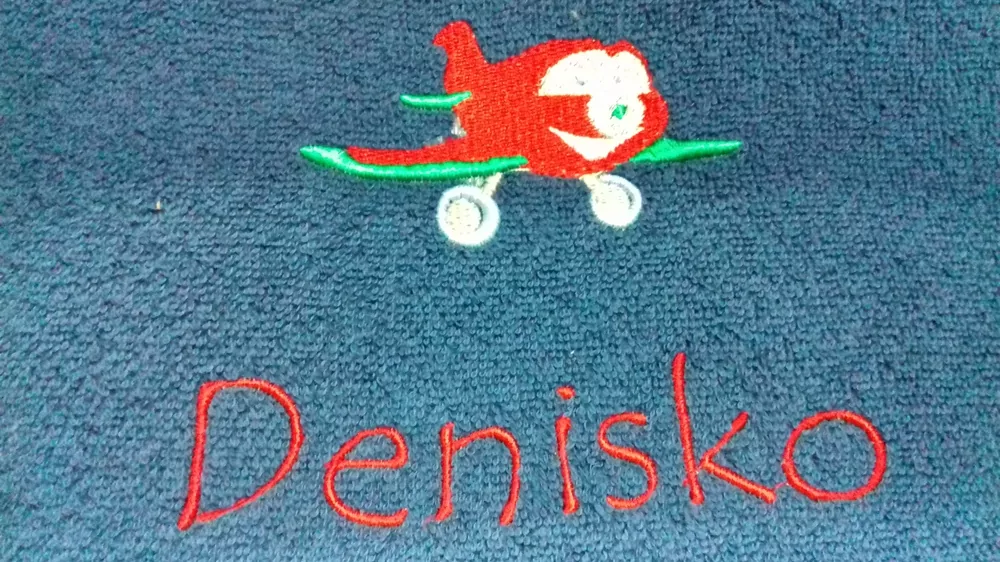 Uterák s výšivkou a s vami zvoleným menom menom 30x50 cm