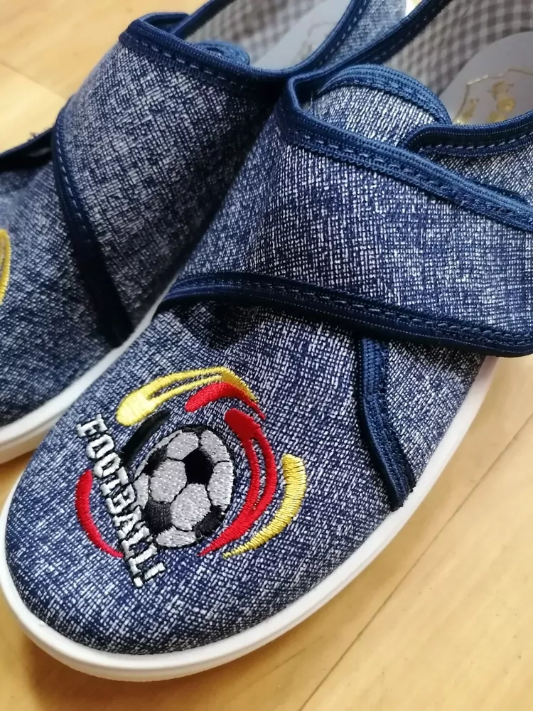 NAZO plátenky FOOTBAL, suchý zips MODRÉ č.33,-,35