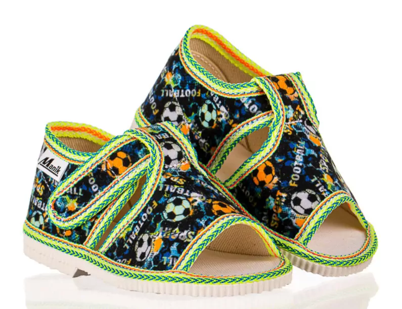 PAPUČKY SLOVENSKÉ veľké čísla s otvorenou špičkou č.31,č.32,č.33,č.34, č.35 MANIK- NAZO- FOTBAL