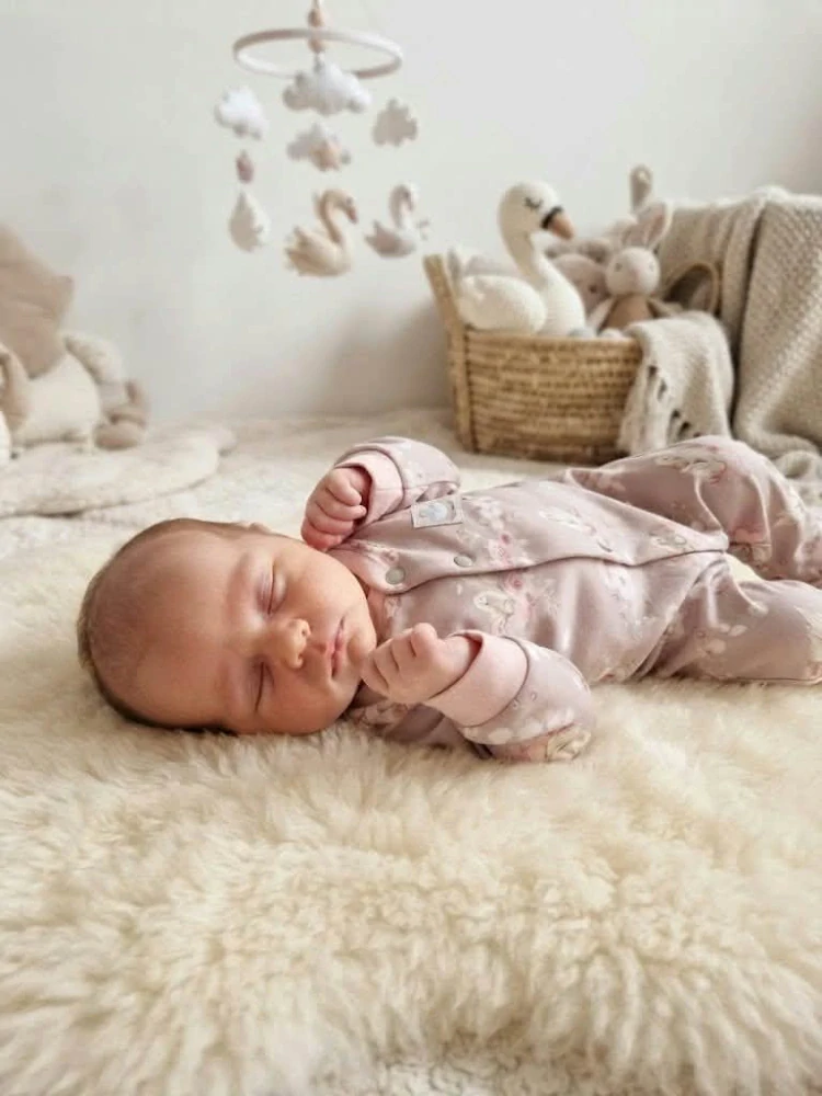 Overal na spanie LABUŤKA- pyžamko MROFI č.56,62,68,74,80,86,92,98 /body celotelové DIEVČENSKÉ