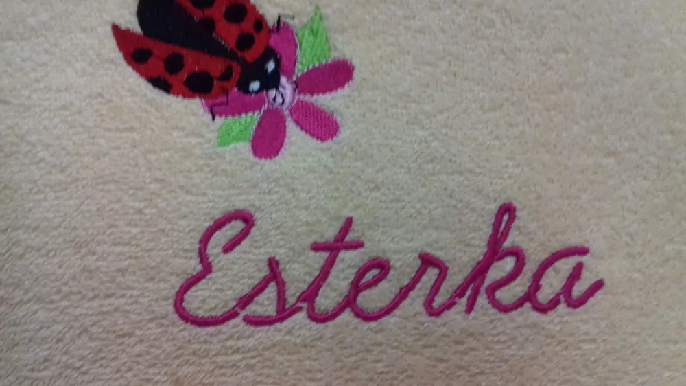 Uterák s výšivkou a s vašim menom 30x50 cm