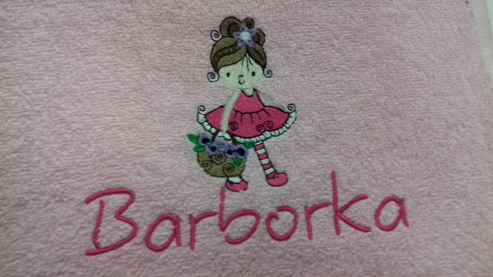 Uterák s výšivkou a s vami zvoleným menom 30x50 cm