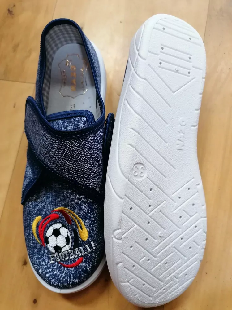 NAZO plátenky FOOTBAL, suchý zips MODRÉ č.33,-,35