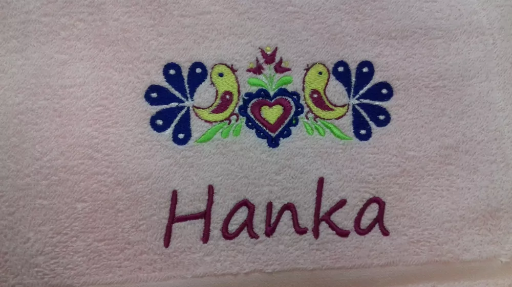 Uterák s výšivkou a s vami zvoleným menom menom 30x50 cm