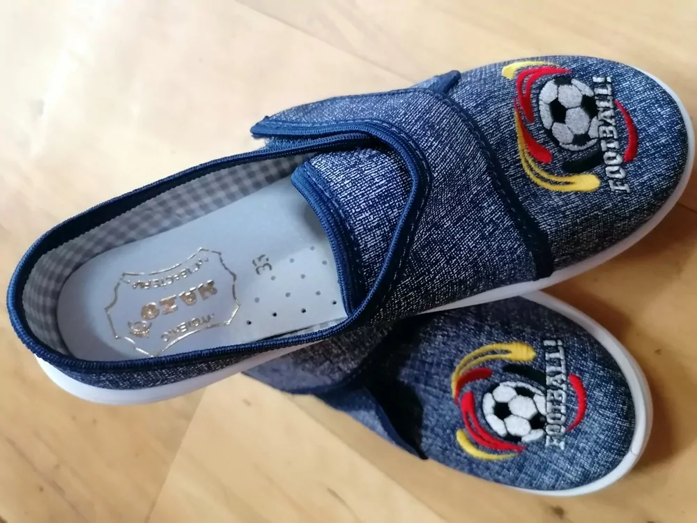 NAZO plátenky FOOTBAL, suchý zips MODRÉ č.33,-,35