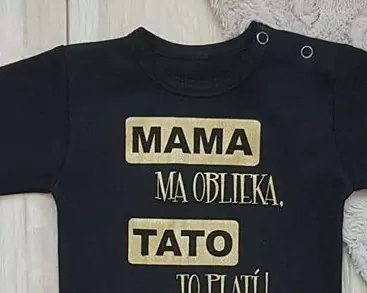 Body alebo tričko čierne ,,Mama ma oblieka, tato to platí a narieka č.86