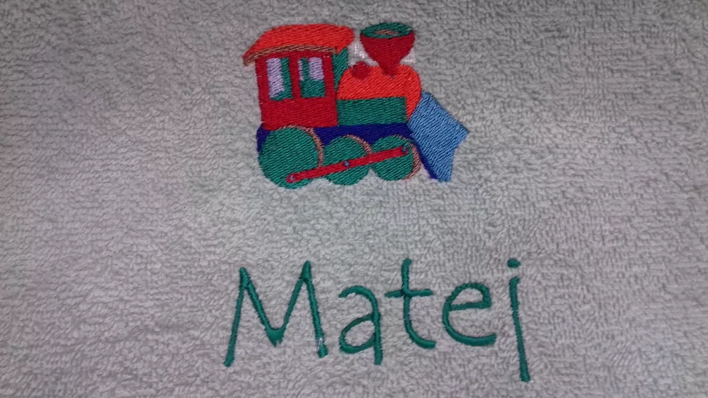 Uterák s výšivkou a s vašim menom 30x50 cm 