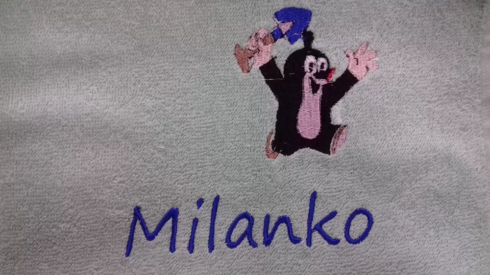 Uterák s výšivkou a s menom 30x50 cm