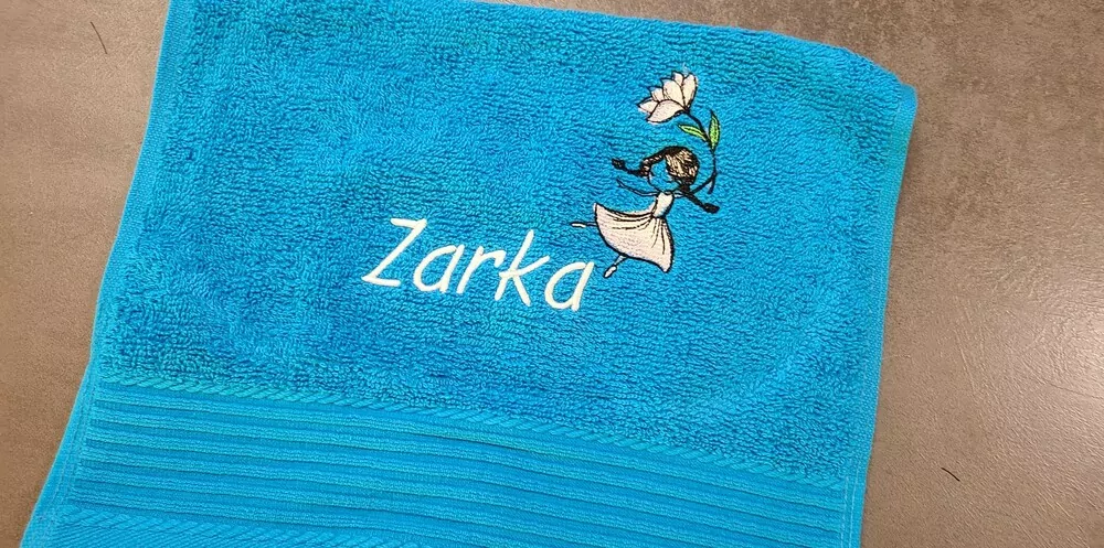 Uterák s výšivkou a s vašim menom 30x50 cm