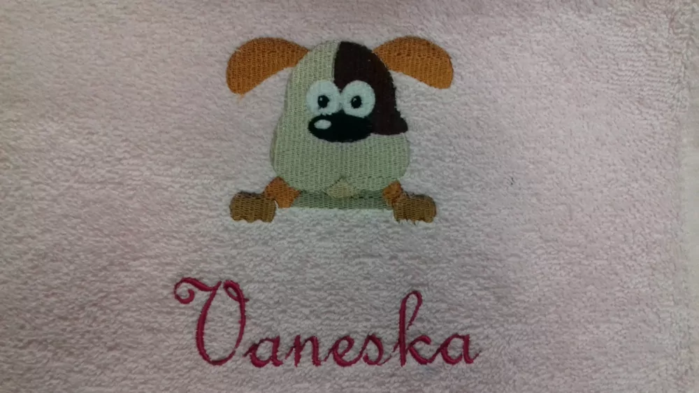 Uterák s výšivkou a s menom 30x50 cm 