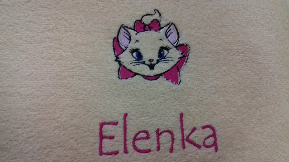 Uterák s výšivkou a s vašim menom 30x50 cm