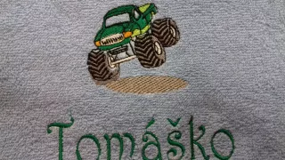 uteráčik veľký s výšivkou a vlastným menom s rozmermi (45x100 cm)